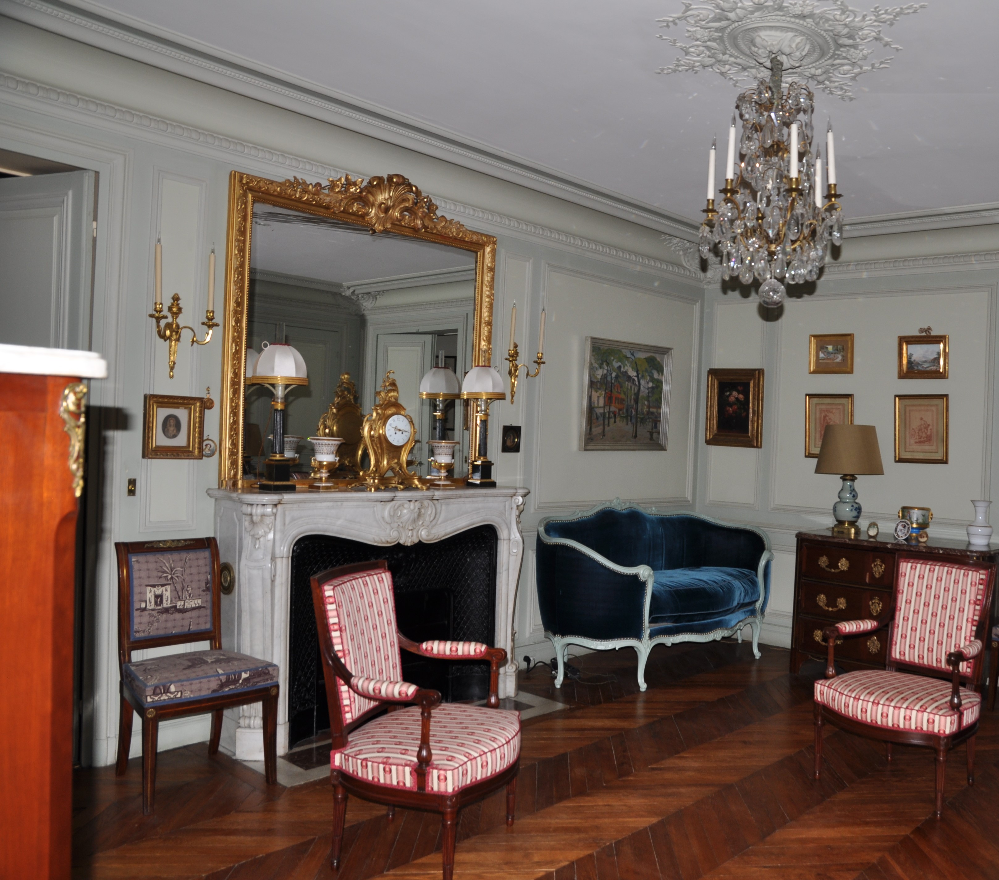 Appartement parisien — amateurs d'objets d'art