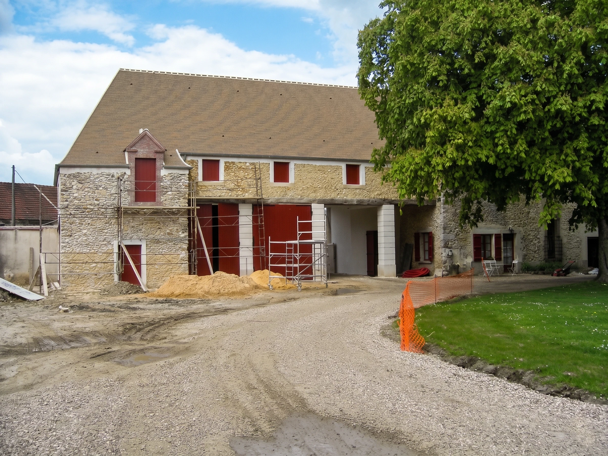 Château in the Yvelines — outbuildings