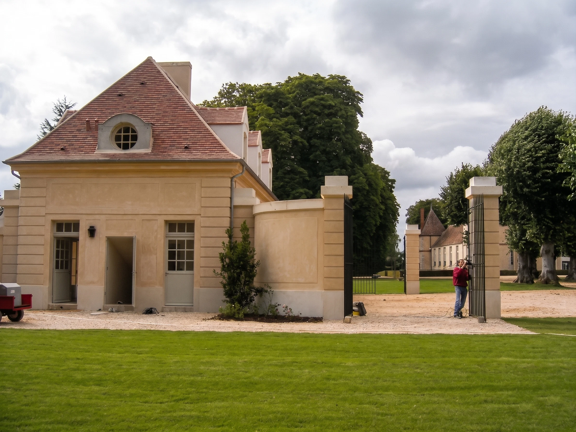 Château in the Yvelines — summer pavilion