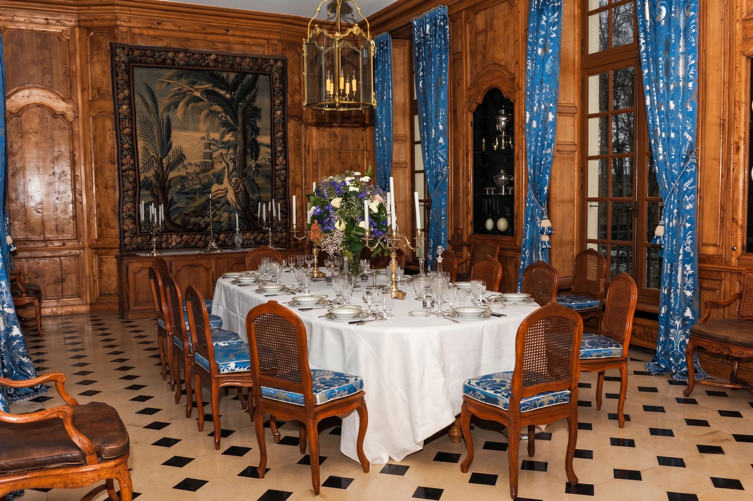 Château in the Yvelines — interior