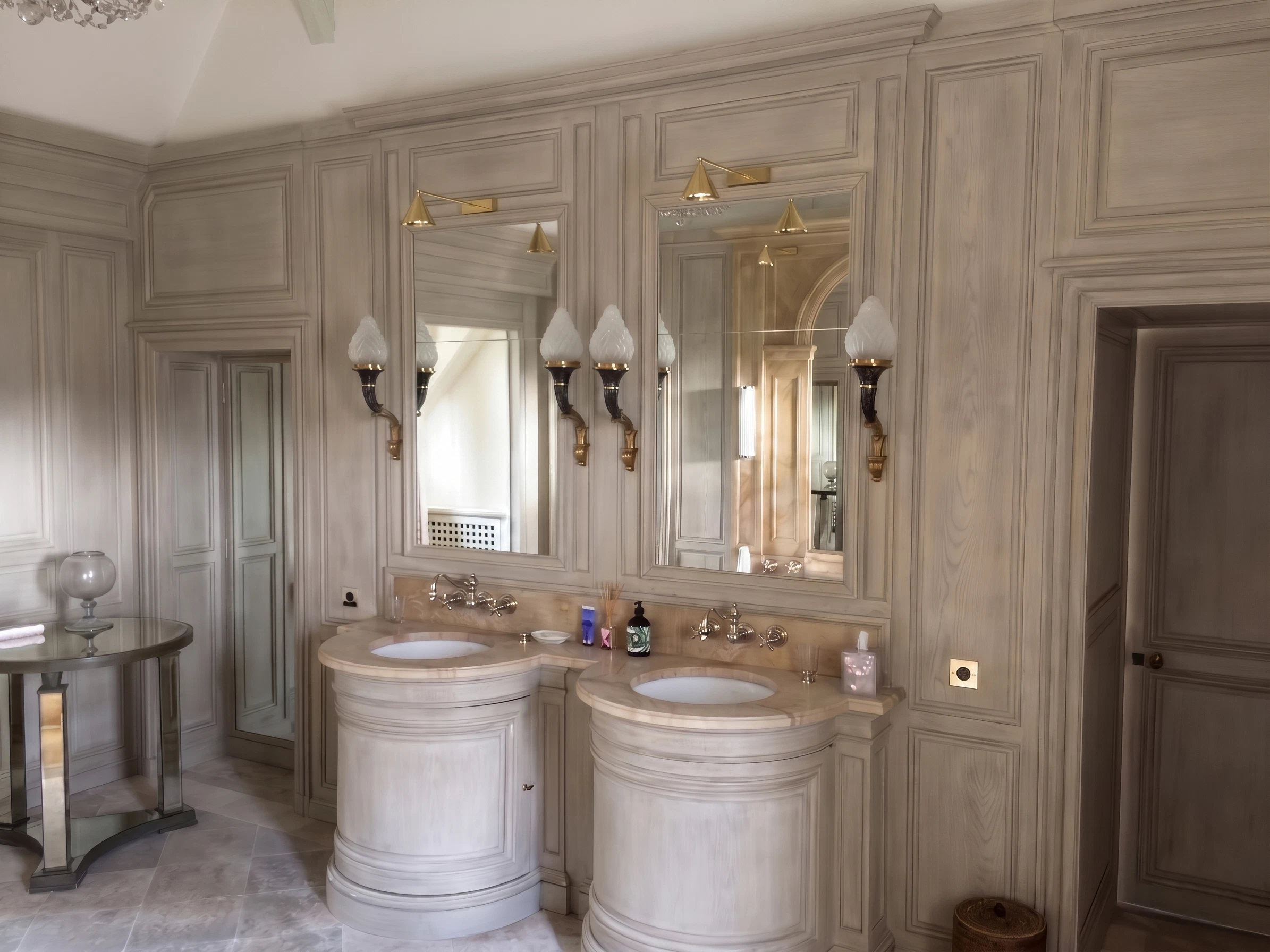 A Town House in Senlis — winter wing