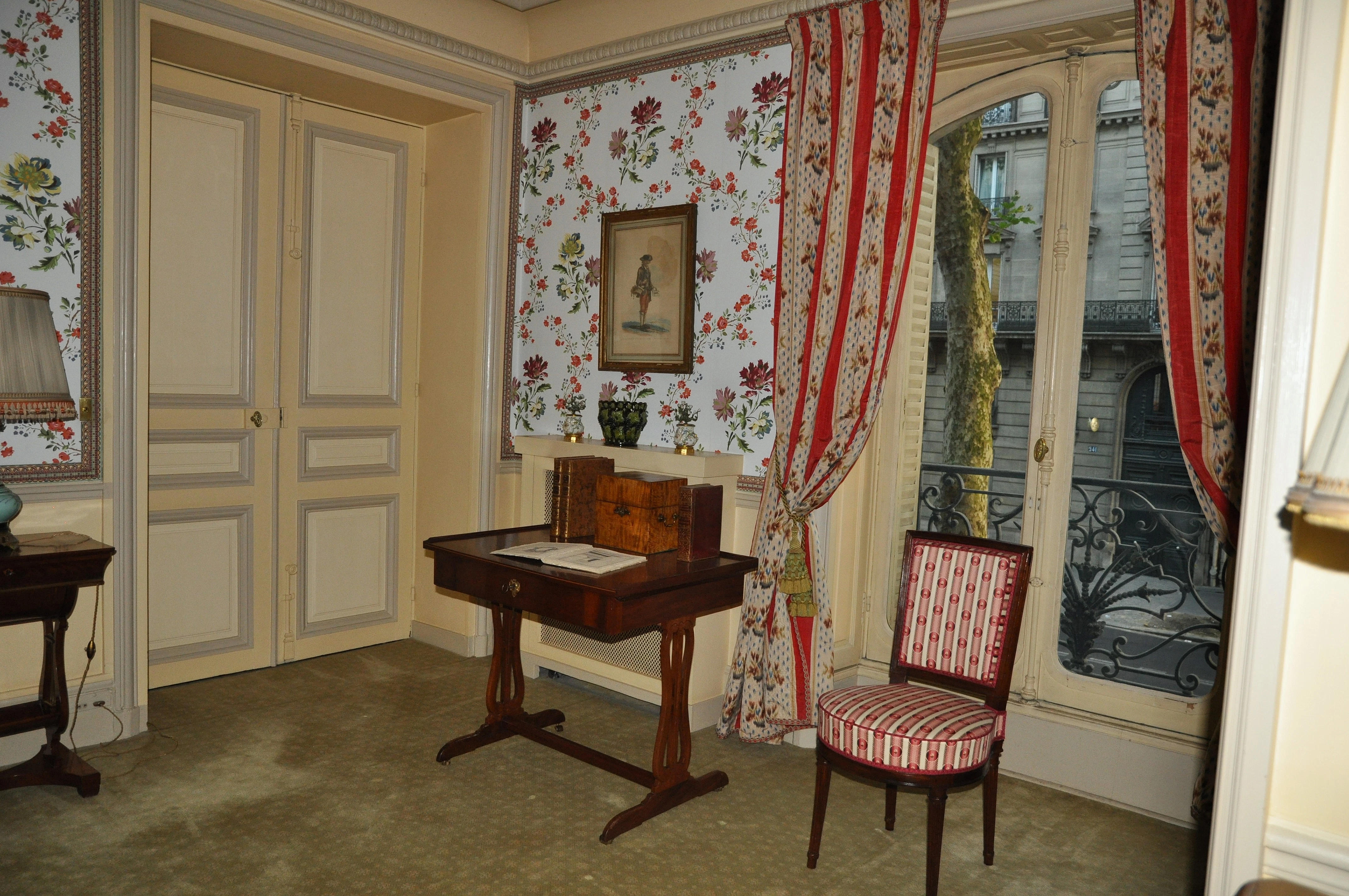 Parisian apartment — art collectors